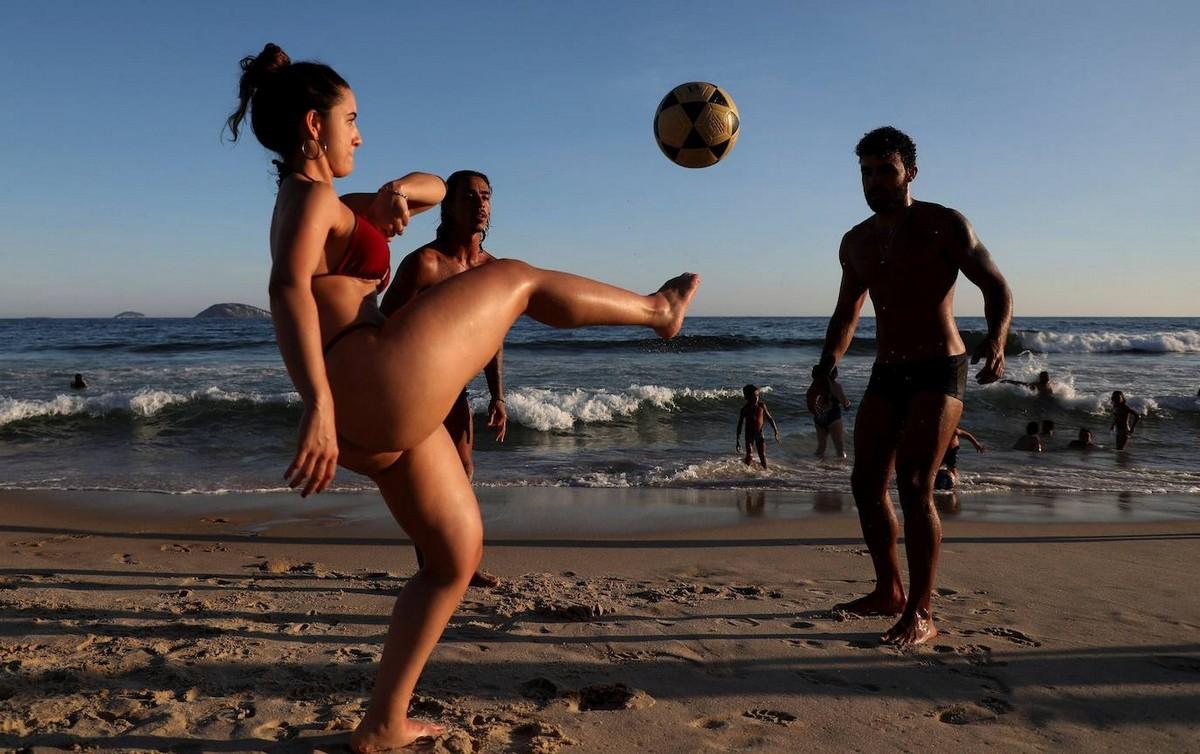 Секс На Пляже В Бразилии
