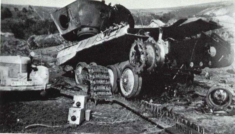 Попадания от чудовищной пушки СУ-152