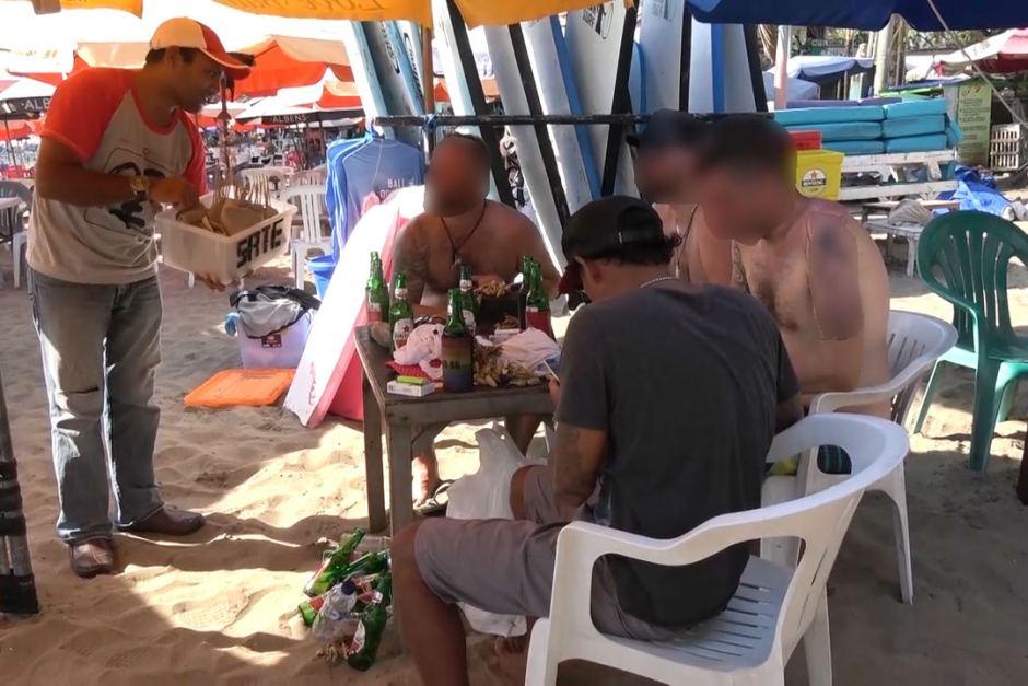 На острове Бали туристов кормят собачьим мясом, выдавая его за курятину