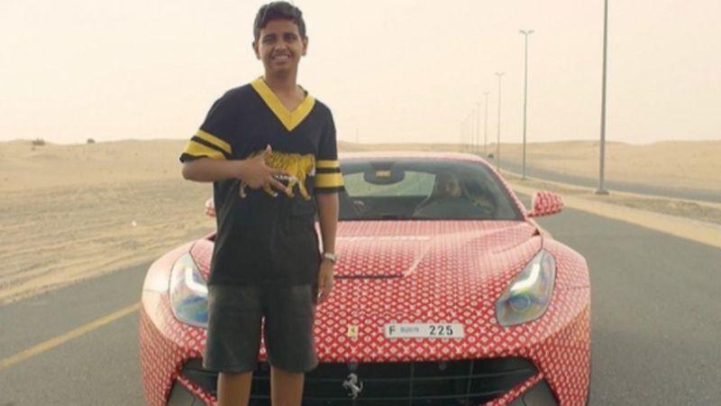 15-летний подросток из Дубая имеет Ferrari, украшенный логотипами Louis Vuitton и Supreme
