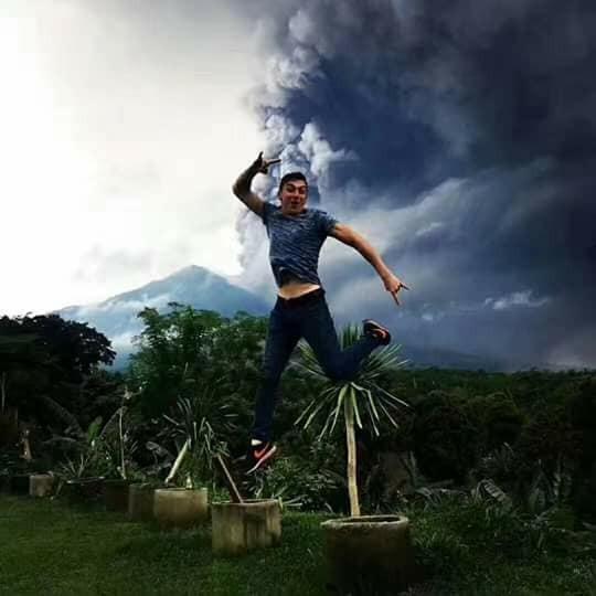 Туристы используют извержение вулкана на Бали что бы сделать лучшие фото своей жизни