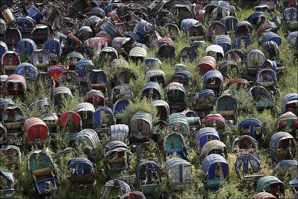Кладбище рикш в столице Бангладеш