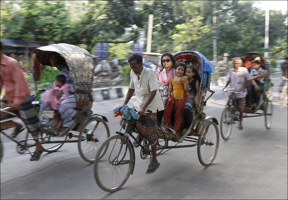 Кладбище рикш в столице Бангладеш