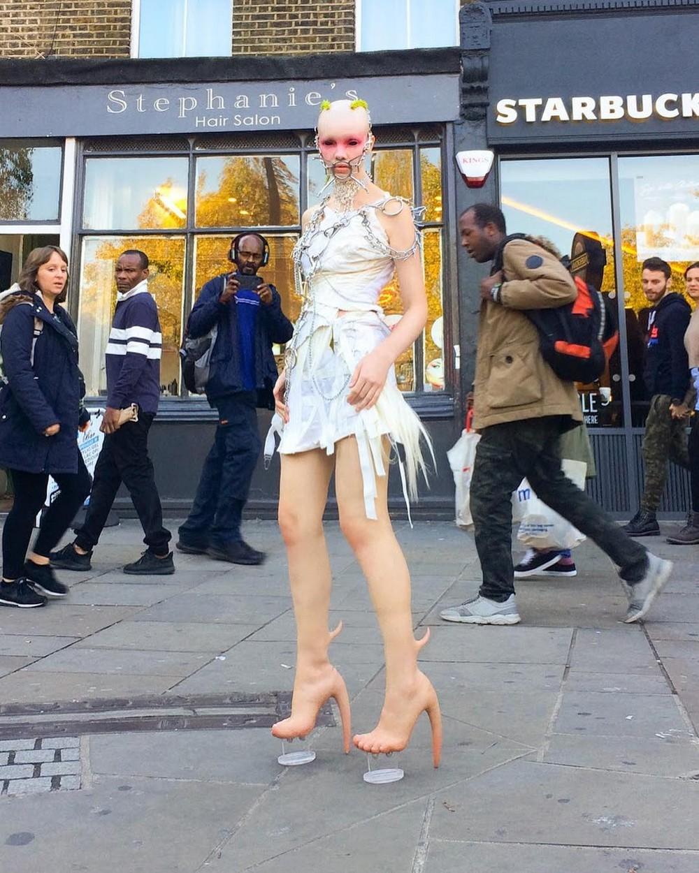 Канадский бренд разработал высокие ботинки за $10 000, которые выглядят как человеческая кожа