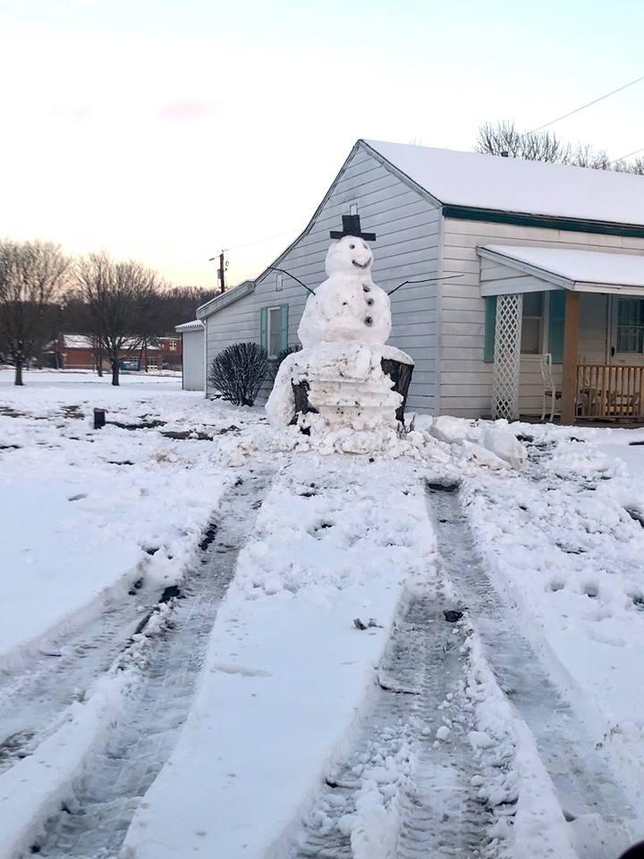 Это фиаско! Хулиган сбил на машине чужого гигантского снеговика. Снеговик отомстил за себя мгновенно
