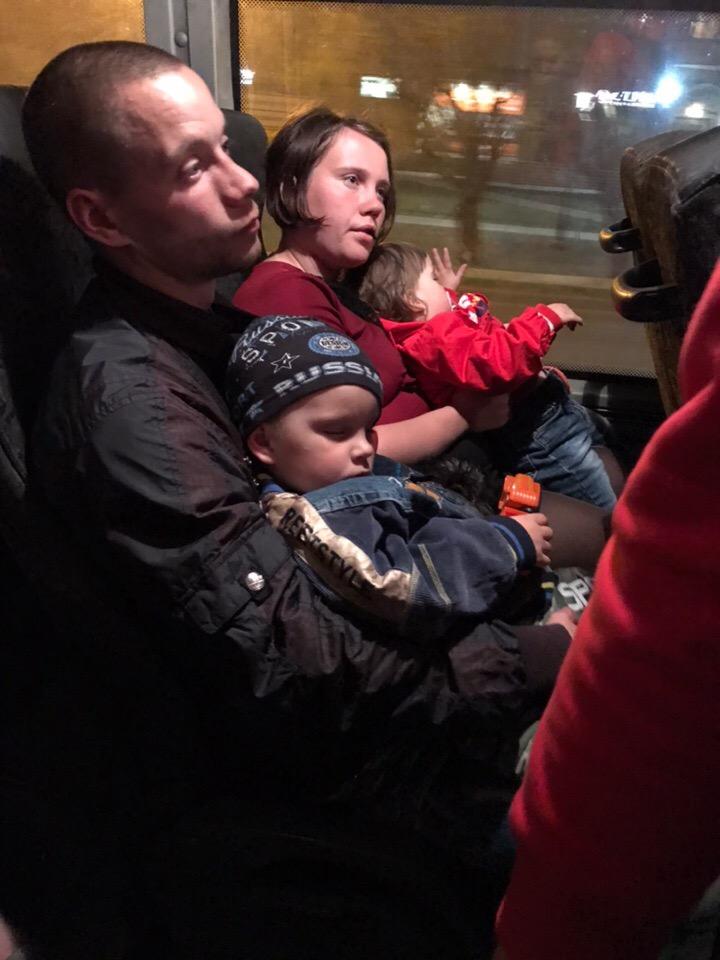Мать напоила пивом ребенка в автобусе