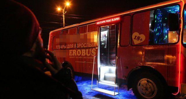 Власти Калининграда ополчились против секс-шопа на колесах