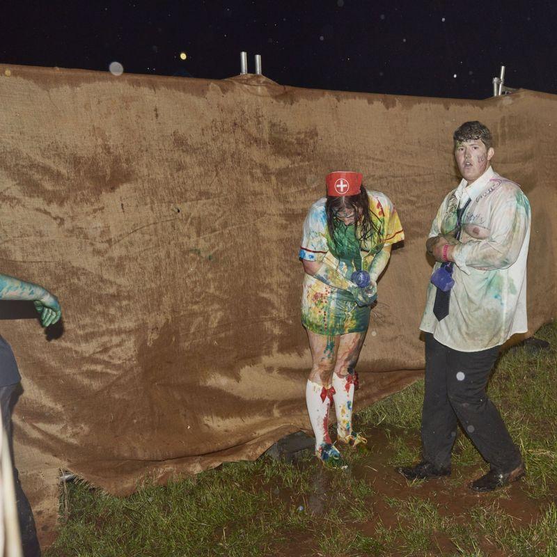 Балы холостяков и холостячек - грандиозные попойки сельской молодежи Австралии