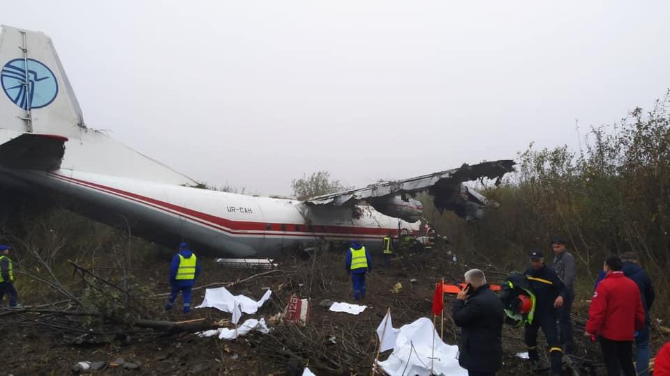 Самолет Ан-12 упал вблизи Львова: есть погибшие
