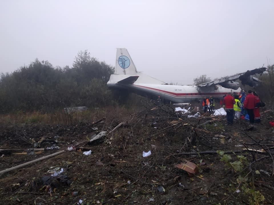Самолет Ан-12 упал вблизи Львова: есть погибшие