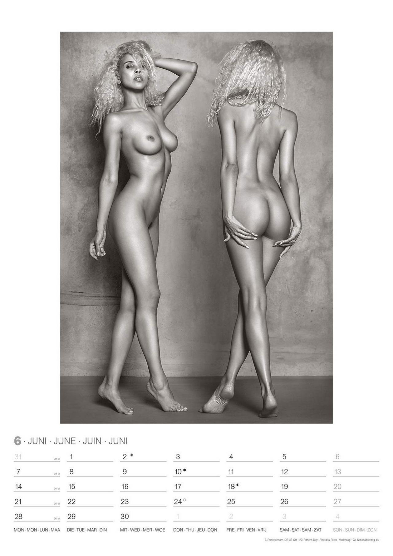Эротический календарь "Naked 2021" .