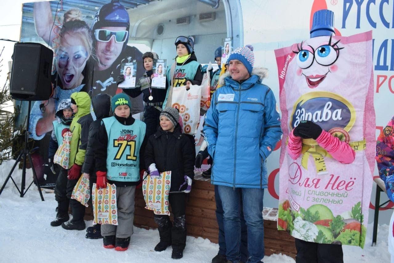 Победителей соревнований по сноубордингу среди школьников в Кирове наградили майонезом и кетчупом  