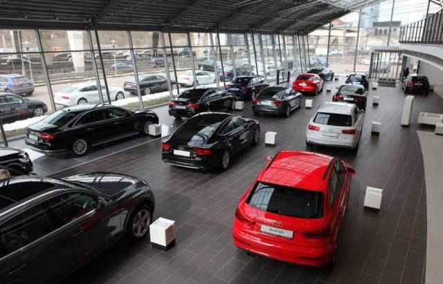  Продажи автомобилей в России упали в 3 раза в апреле 2022 года
