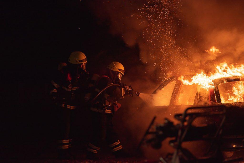 Мужчина из Китая от скуки случайно сжег 30 автомобилей