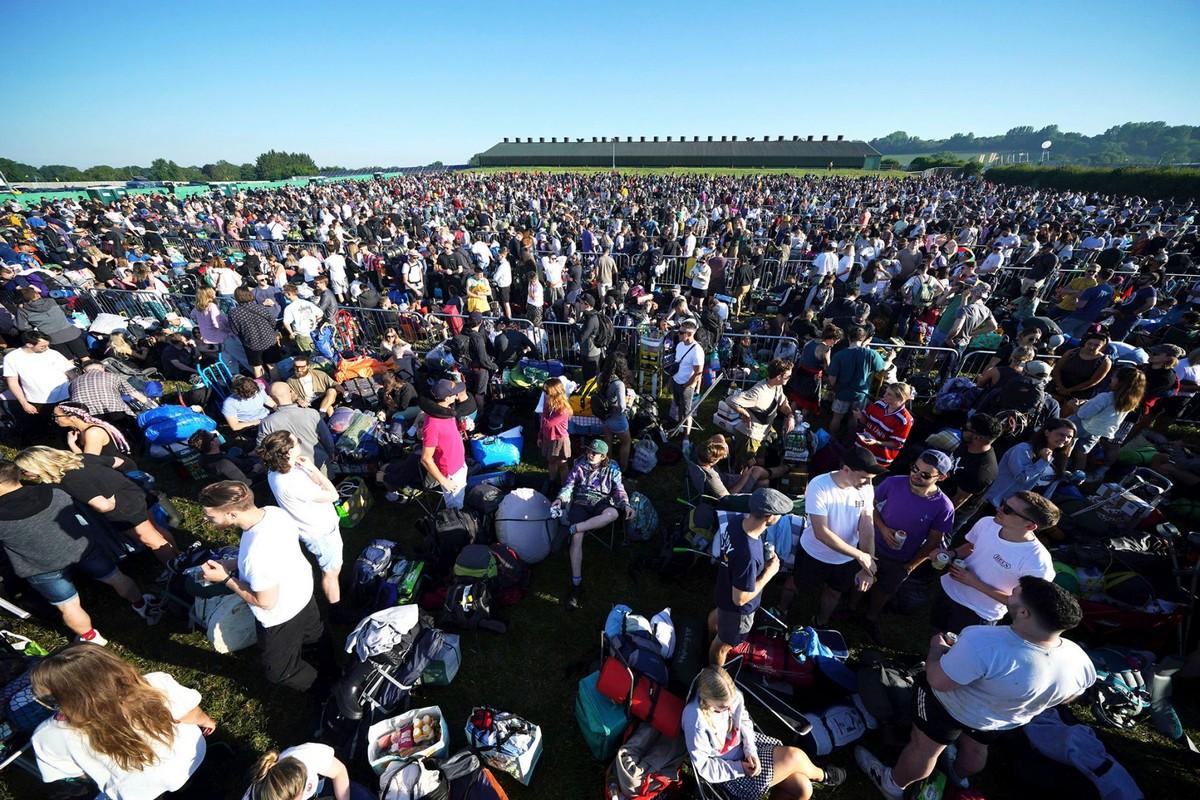 Более 200 тысяч гуляк собираются на 50-й фестиваль в Гластонбери