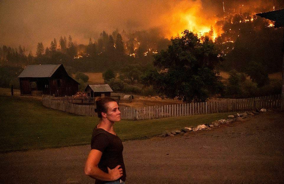 Пожар Маккинни в Северной Калифорнии охватил 40 000 акров за 24 часа