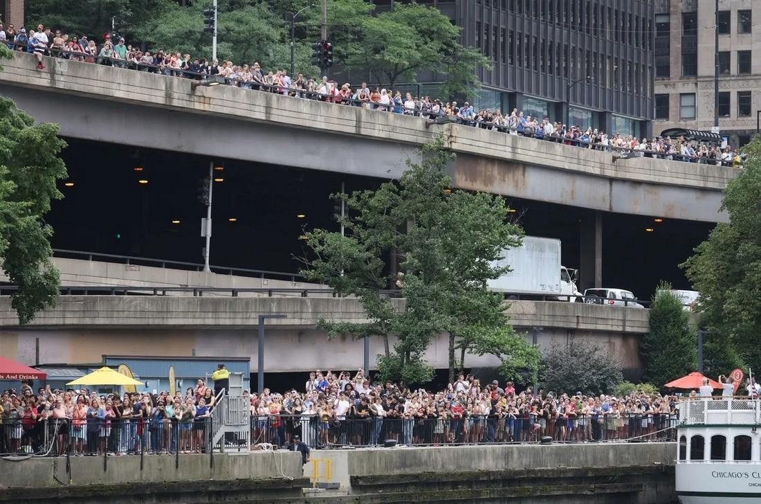 Chicago Ducky Derby 2022: более 70 000 резиновых утят выпустили в реку Чикаго