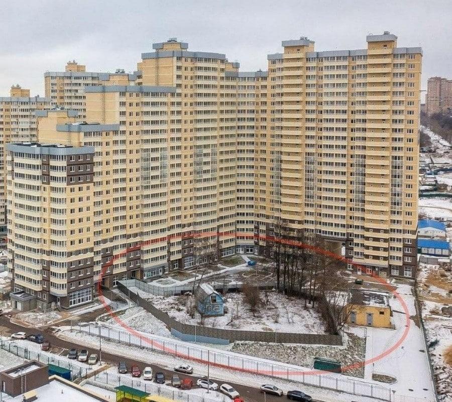 Сильная история синего домика