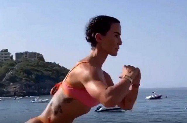 Форма девушки-терминатора