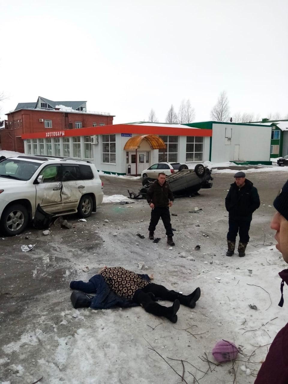 Пьяный водитель Toyota Corolla в Стрежевом Томской области сбил двух пешеходов 