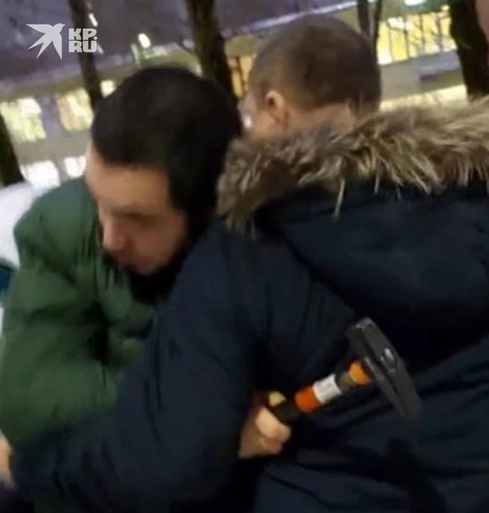 Московский стоматолог набросился с молотком на ветерана СВО, вставшего на защиту жены: Избивал, давил машиной⁠⁠