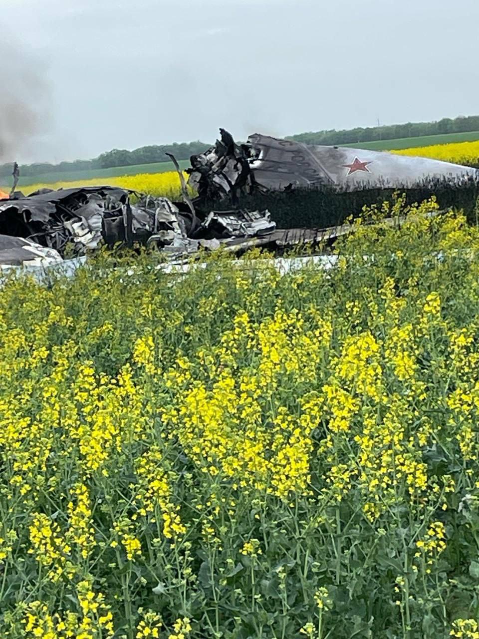 Самолет ВВС России потерпел крушение в Ставропольском крае. 