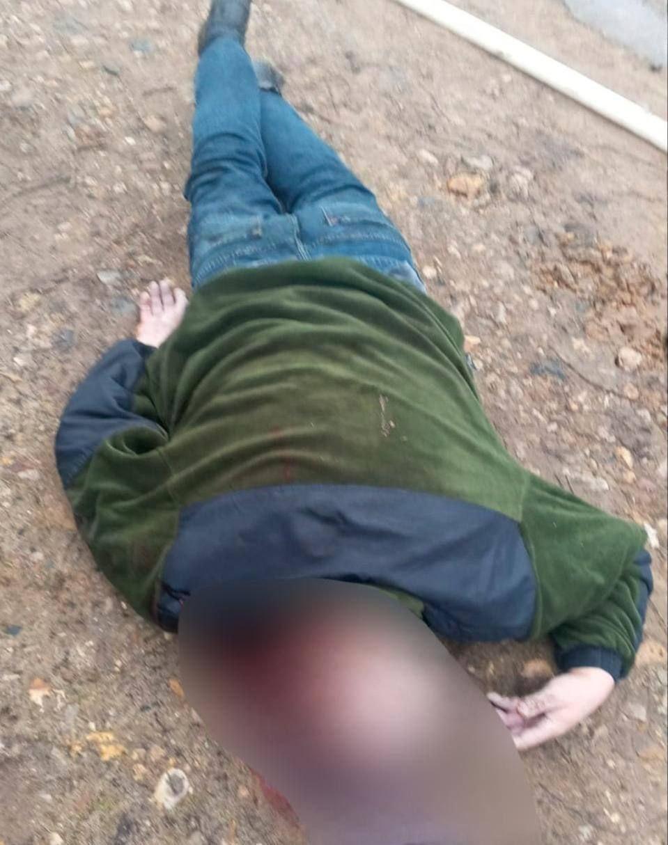 Чёрный лесоруб застрелил троих лесников и взял двоих в заложники в Калужской области, когда его поймали с поличным.