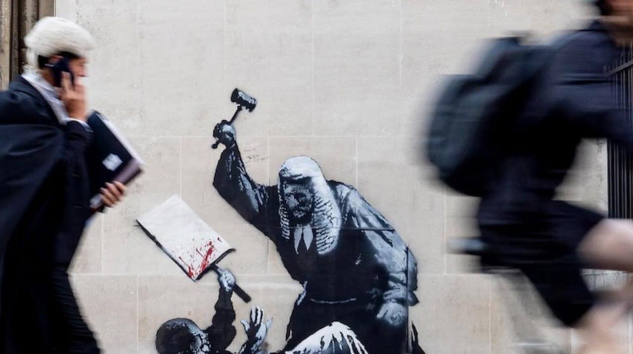 Новое граффити Бэнкси провисело чуть менее суток