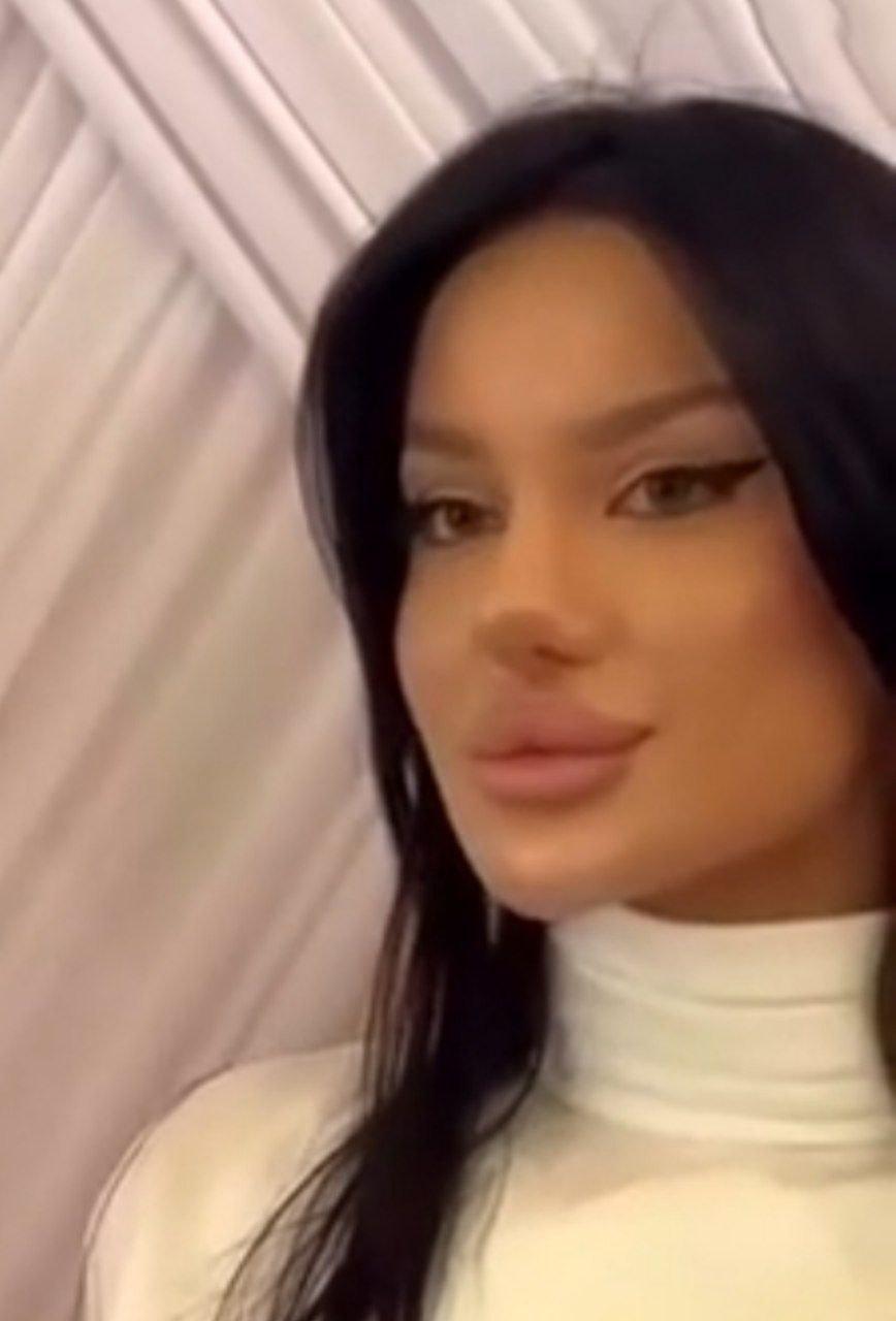 Чего это с ней?