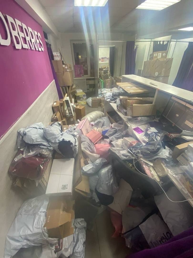 Клиент Wildberries отказался сразу от 344 товаров, превратив ПВЗ в настоящую свалку