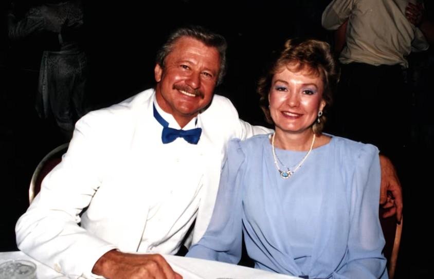 История Дэна Уиллоуби, полюбившего красотку с нюансом