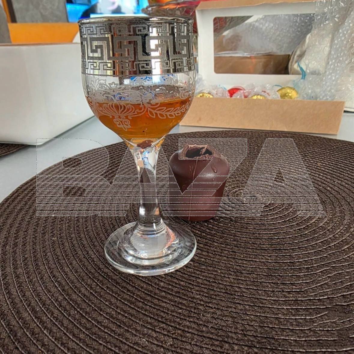 Школьники массово скупают конфеты-рюмки с крепким алкоголем.