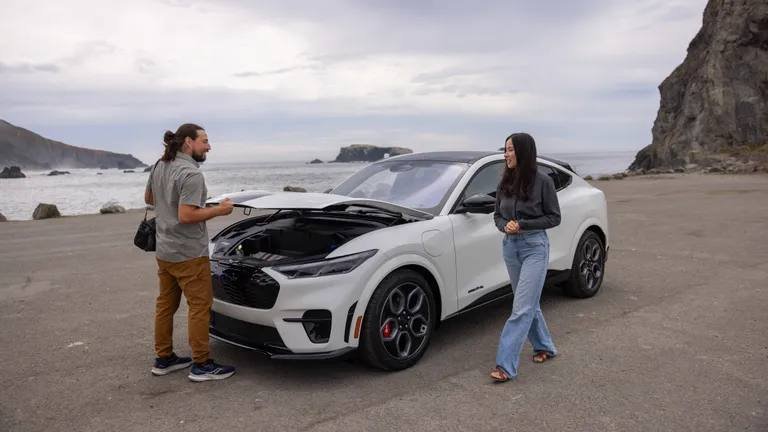 Компания Ford ввела платную подписку на... багажник в новом Mustang Mach-E.