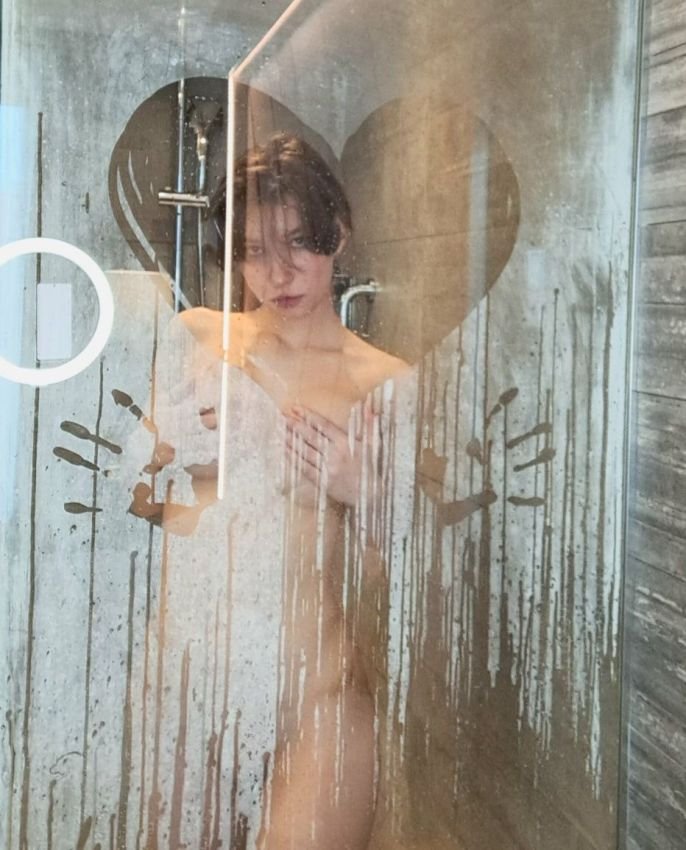 Девушки приносят радость в мир