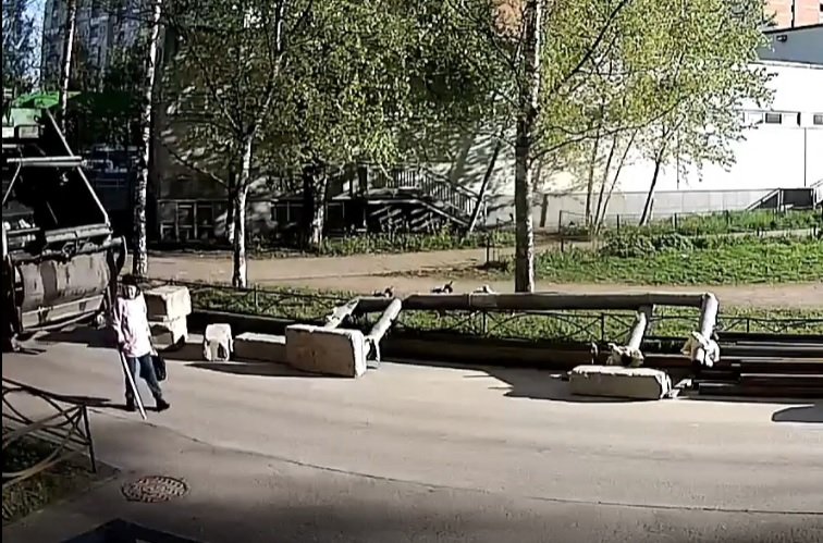 Вчера утром в Питере бабушка погибла под колесами мусоровоза