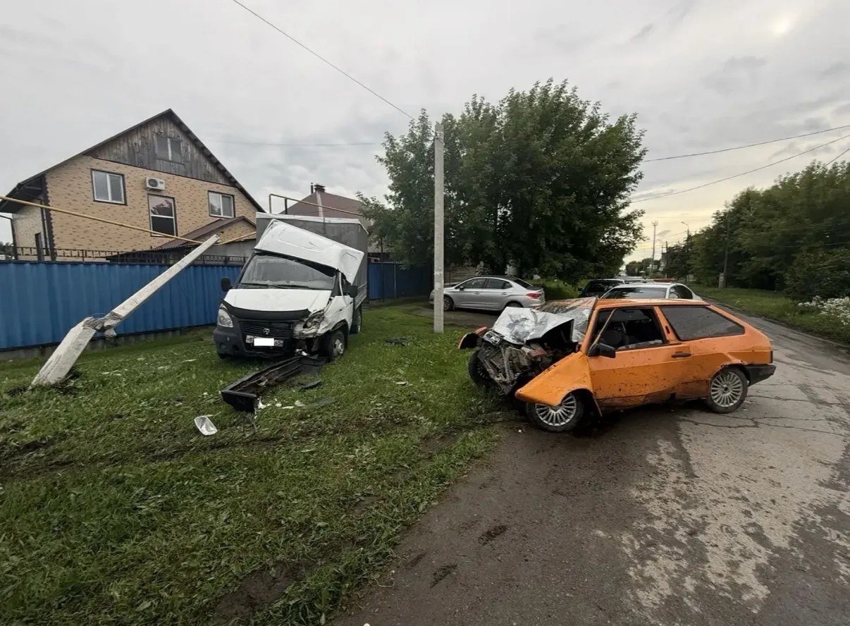 Вчера в Шадринске 16-летний подросток спер у родителей ключи и поехал кататься на 2108.