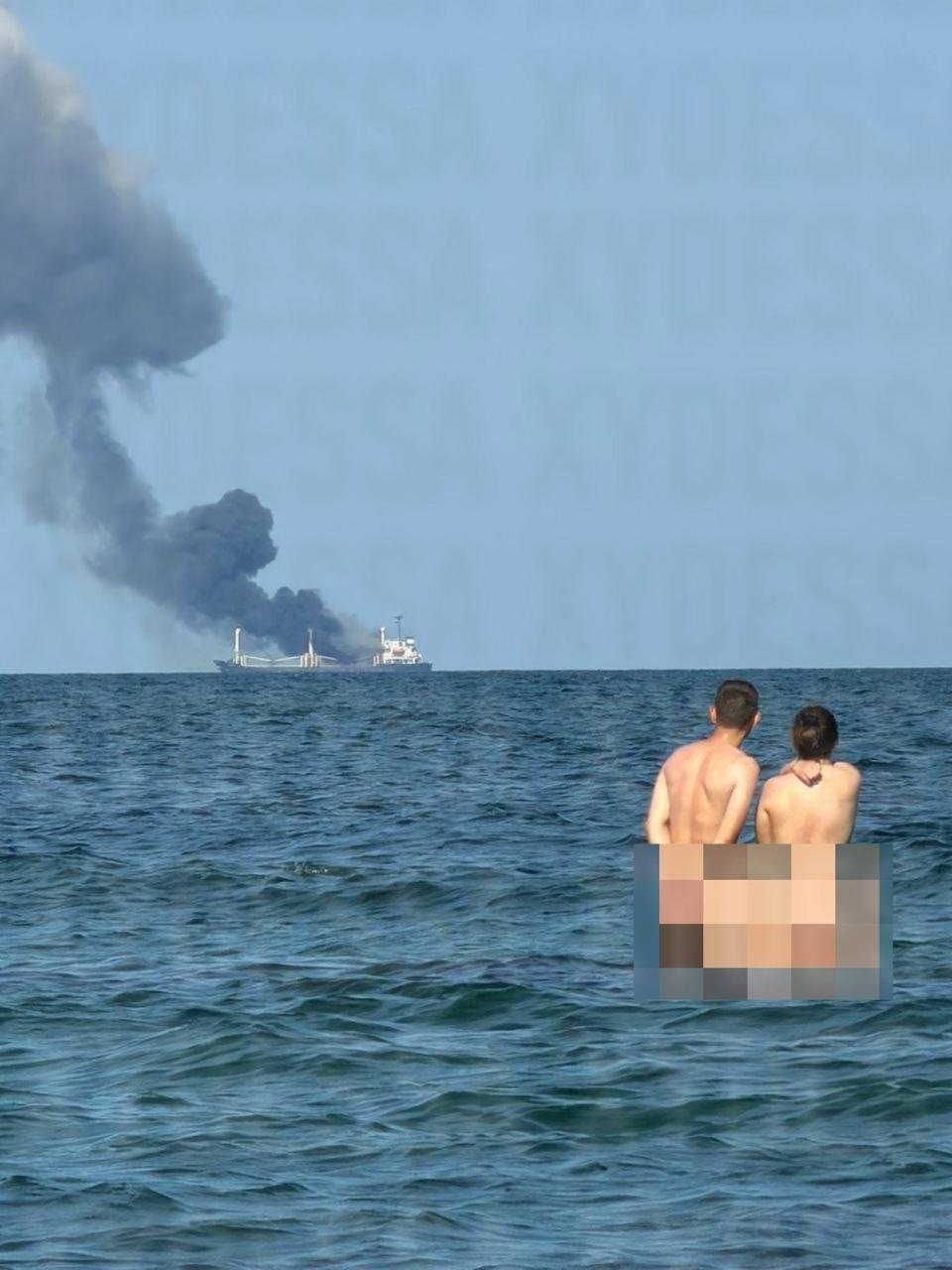 Одесса. Украинцы наблюдают как их судна полностью уходят на морское дно