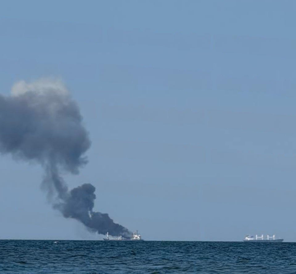 Одесса. Украинцы наблюдают как их судна полностью уходят на морское дно