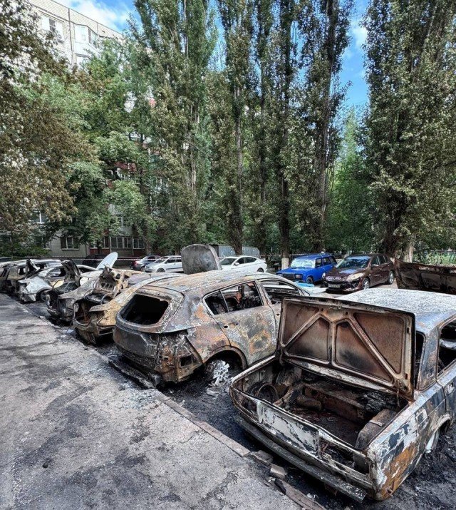 В Ростове на Дону перекуп сжёг АЗС и 21 машину