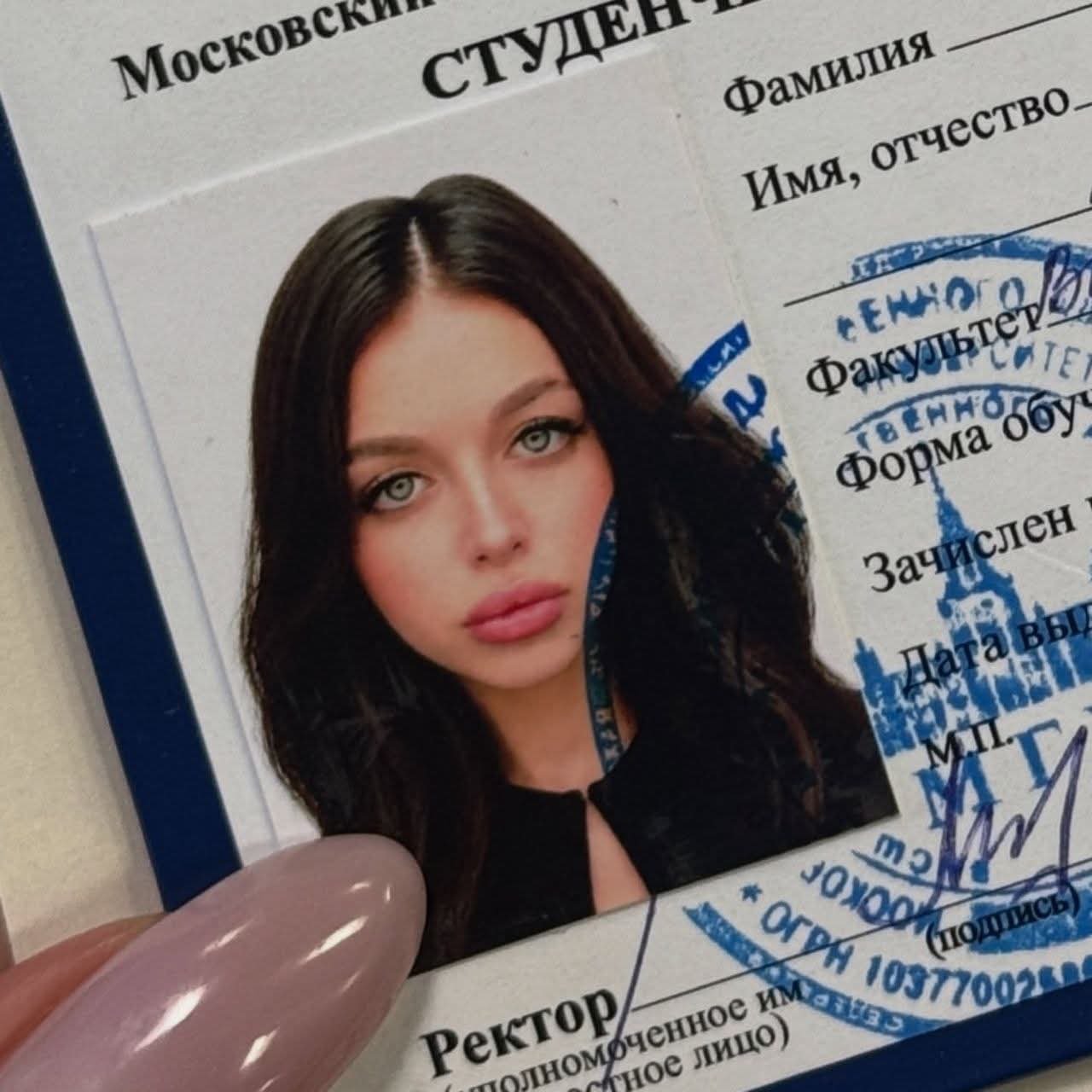 Красавицы-первокурсницы МГУ